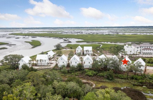 Johns Island House | “The Ibis” (3025 Southerly Way) 2 person creekside bungalow at Kiawah River ~ Tesla Charger