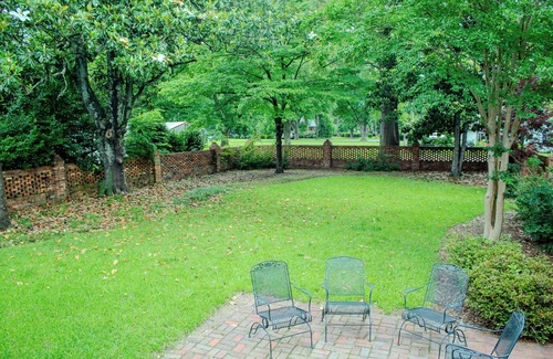 Clinton Apartment | The Ilex Room - Private studio w/Ensuite Bath in Historic Downtown Home