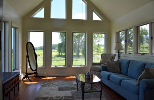 Dundee Hotel | The Inn at Glenora Wine Cellars