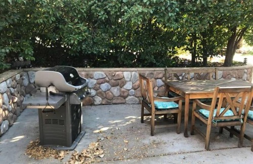 Kernville Cottage | The Isabella Lakehouse