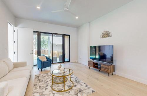 Highland House | The Isabelle's - Units A & B