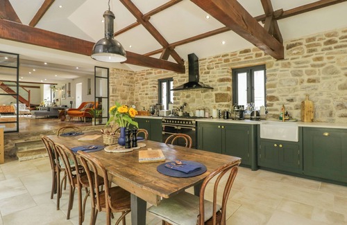 Govilon Cottage | THE IVY BARN, family friendly, character holiday cottage in Govilon