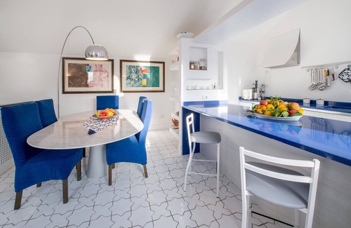 Sant'Agnello Villa | The Ivy Villa with garden, pool and jacuzzi