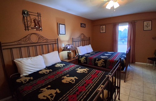 Buchanan Dam Cabin | The Jesse James Suite At the HCL