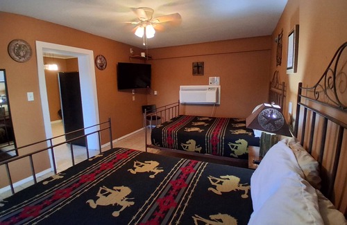 Buchanan Dam Cabin | The Jesse James Suite At the HCL