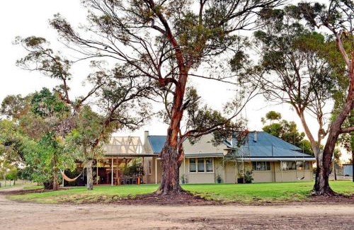 Barmera House | The Jetty House - Lake Frontage Barmera Riverland