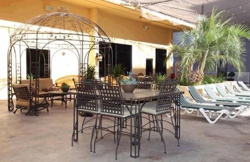Las Vegas Strip Condo | The Jockey Club 1br full kitchen, Monday check-in