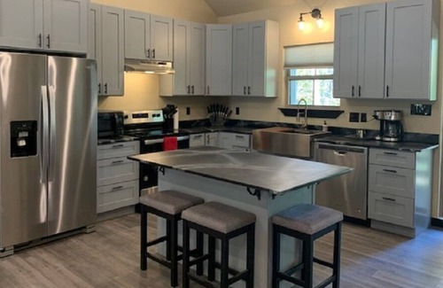Fayetteville House | --~THE JOINT: On Smokey Lane~--3/2 on 2A, Sleeps 8