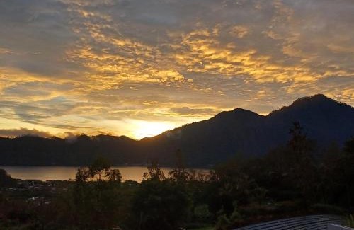 Toya Bungkah Bed & Breakfast | The Jungle Sunrise Private Room and Jacuzzi