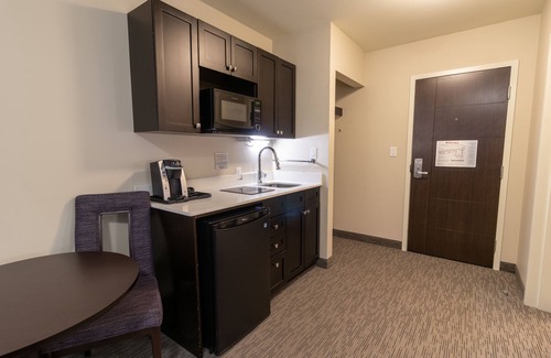 Blairmore Hotel | The Kanata by BCMInns Blairmore