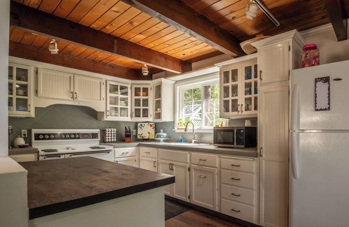 Glencoe Cabin | The Lake House - Beachfront w/AC & Hot tub available!