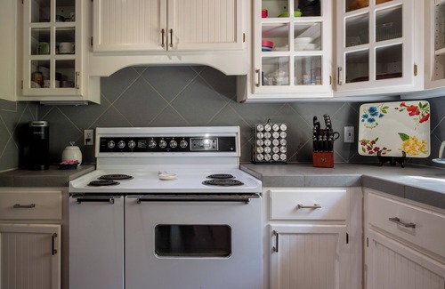 Glencoe Cabin | The Lake House - Beachfront w/AC & Hot tub available!