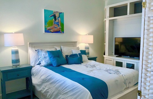 Sparks House | The Lakeside Villa at Red Hawk Golf Course