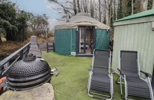 Beckford Cottage | THE LAKESIDE YURT, pet friendly, with hot tub in Beckford