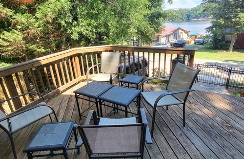 Southmont House | The Lakeview House - access to pier/dock, fire pit and lake access