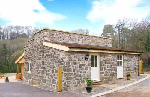 Gwaenysgor Near Prestatyn Cottage | THE LAMBING SHED, pet friendly, luxury holiday cottage in Dyserth