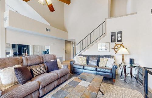 Horseshoe Bay Apartment | The Landing #18