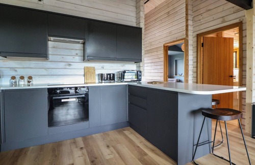 Farndon Cottage | THE LARCH HOUSE, pet friendly, luxury holiday cottage in Farndon