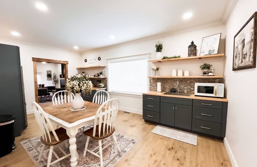 Low Moor Apartment | The Laurel Suite- Room #2 Private Suite