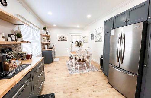 Low Moor Apartment | The Laurel Suite- Room #2 Private Suite