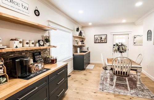 Low Moor Apartment | The Laurel Suite- Room #2 Private Suite