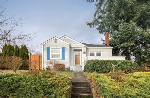 South Westside House | The Laurels: Elegant Craftsman Perfectly Located