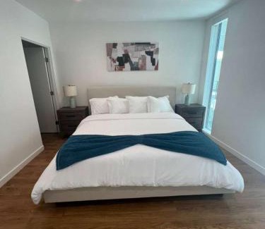 East Village Apartment | The Lavender Modern 2BR Downtown with Marina Views