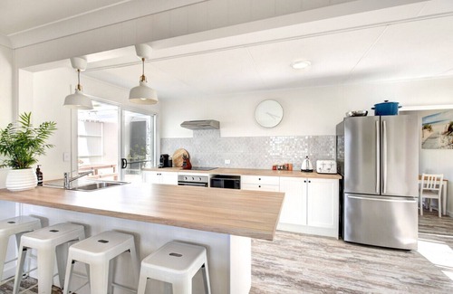 Goolwa South House | The Lazy Palm Beach Shack with Modern Touches