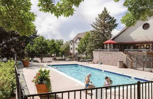 Greenwood Village Apartment | The Leafy Alpine Studio Suite in Englewood, CO𓍊𓋼