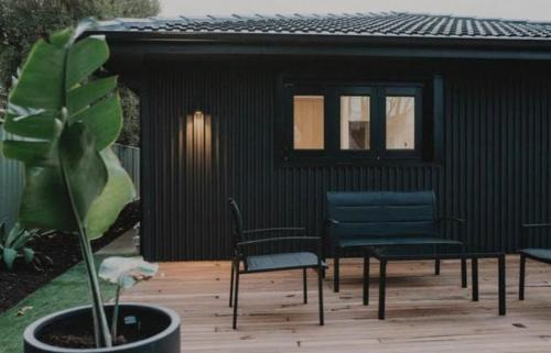 Benalla West House | The Leafy Retreat