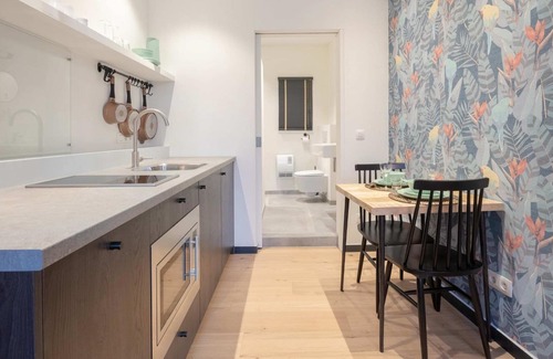 Sint-Andries Apartment | The Light Blue Parrot