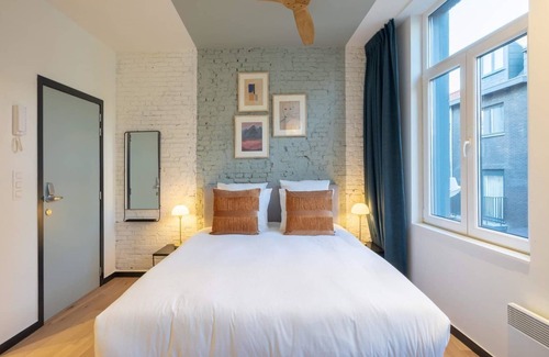 Sint-Andries Apartment | The Light Blue Parrot