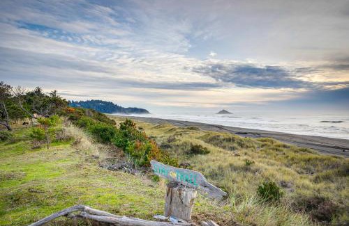 Port Orford House | The Lighthouse 3 Acre Port Orford Oceanfront Home