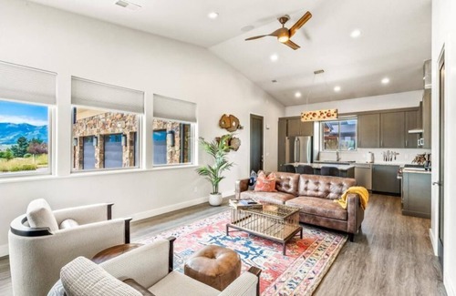 North Snyderville Basin House | The Lighthouse || Casita