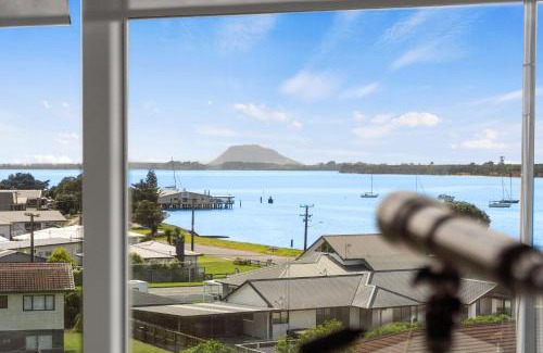 Omokoroa House | The Lighthouse - Omokoroa Holiday Home