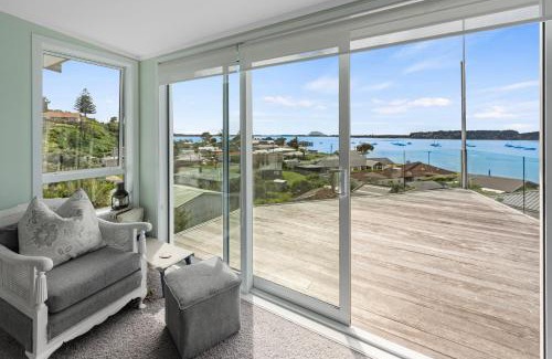 Omokoroa House | The Lighthouse - Omokoroa Holiday Home