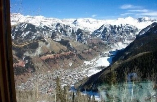 Telluride House | The Lily Pad~Heart of Telluride, 2 blocks to Skiing, 2 outdoor spaces, sunnyside