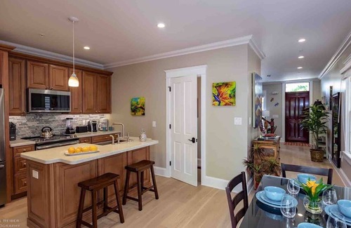 Historic Seaport House | *THE LIME & THE COCONUT @ OLD TOWN* 6BR/6BA Compound + LAST KEY SERVICES.