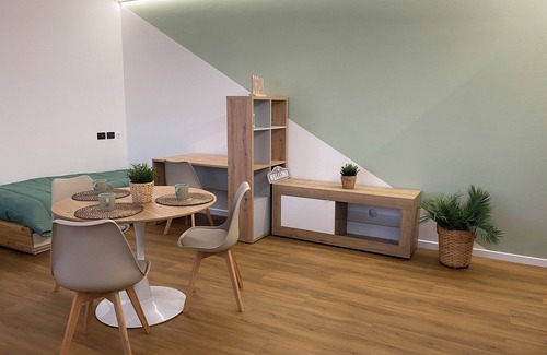 Ponte San Nicolo Apartment | The little house in the park