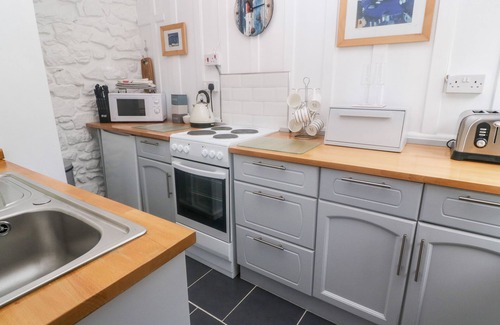 Mousehole Cottage | THE LITTLE NET LOFT, pet friendly, with open fire in Mousehole