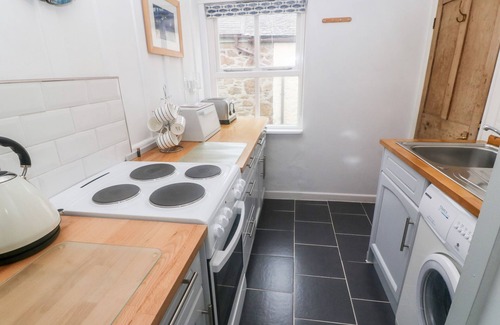 Mousehole Cottage | THE LITTLE NET LOFT, pet friendly, with open fire in Mousehole