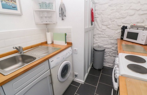 Mousehole Cottage | THE LITTLE NET LOFT, pet friendly, with open fire in Mousehole