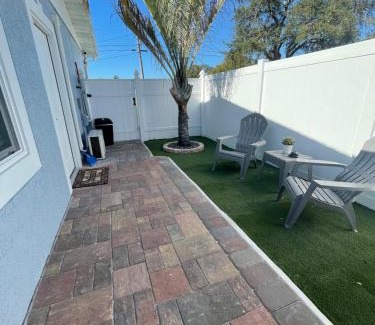 Pinecrest West Park Apartment | The little Paris suite