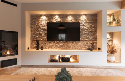 Bellevaux-Ligneuville House | The Little Rock