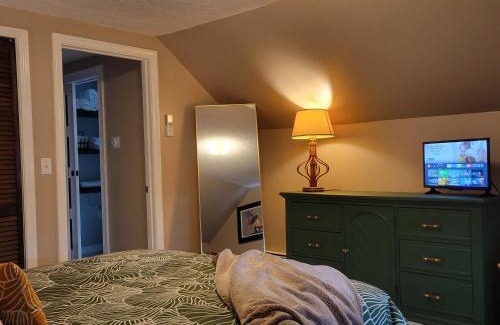 New Bedford House | The Little Swan Retreat