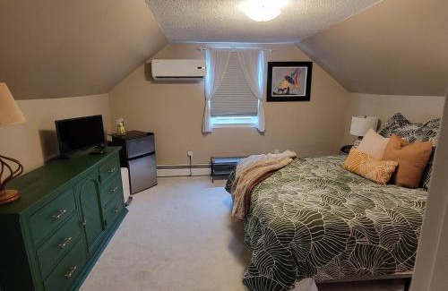 New Bedford House | The Little Swan Retreat