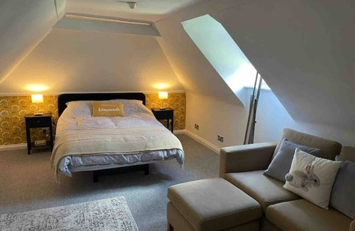 Sudbury Bed & Breakfast | The Lodge at Briar house .