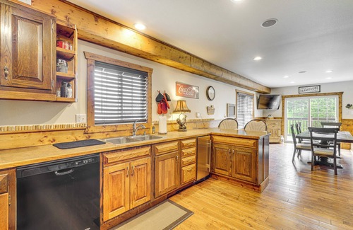 Bland Cabin | 'The Lodge at Crider Creek' Getaway on 140 Acres!