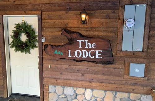 Serene Lakes Cabin | The Lodge at Serene Lakes—now with AIR CONDITIONING…one of few in Serene Lakes