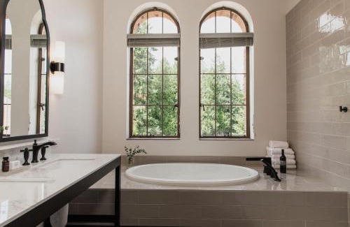 Kenmore Hotel | The Lodge at St Edward Park